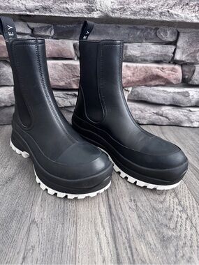 NIB-Stella McCartney Trace Chelsea Boots-Size 7